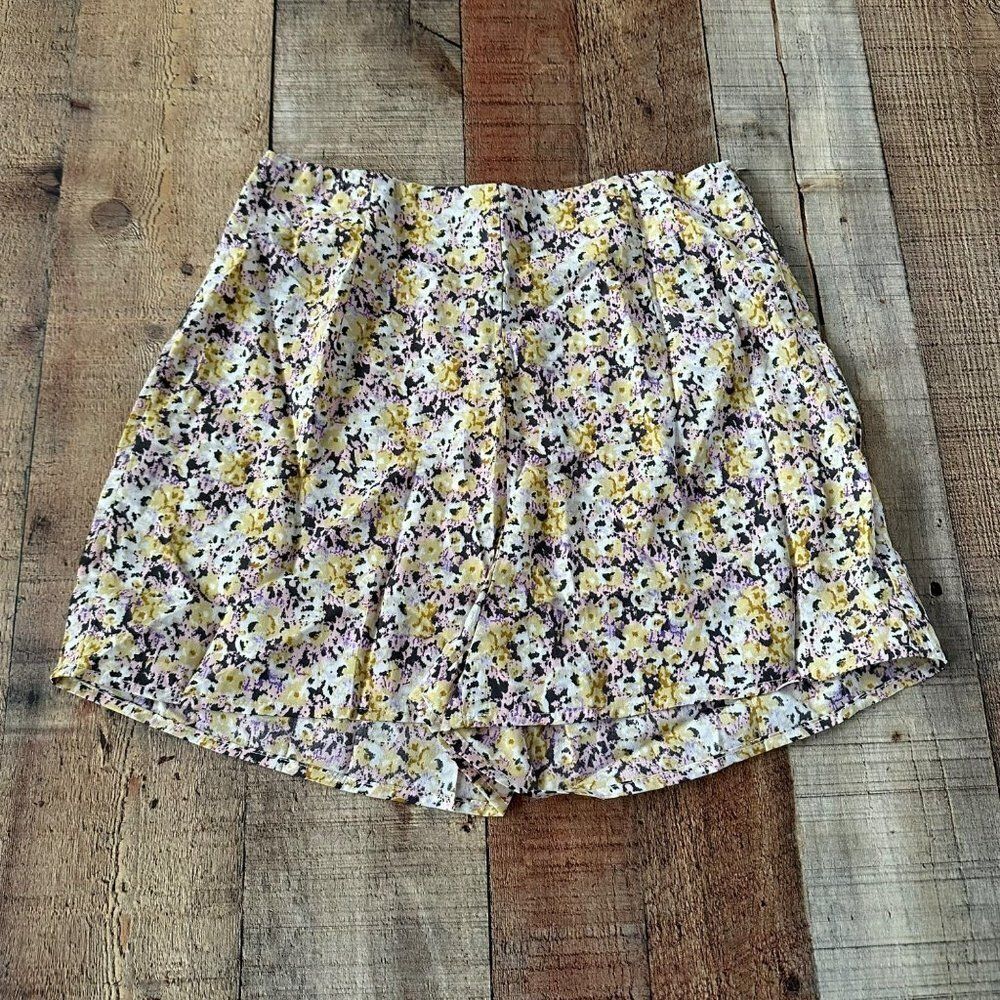 Missguided lightweight floral high rise shorts -2
